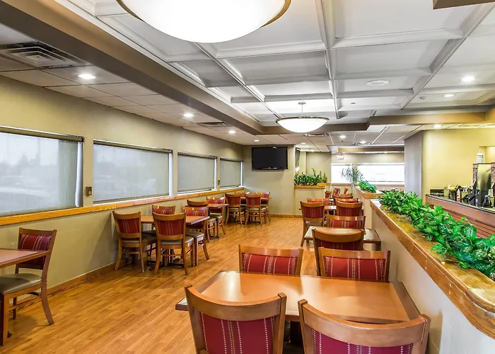 Hotel Midway Airport S By Ihg 3*