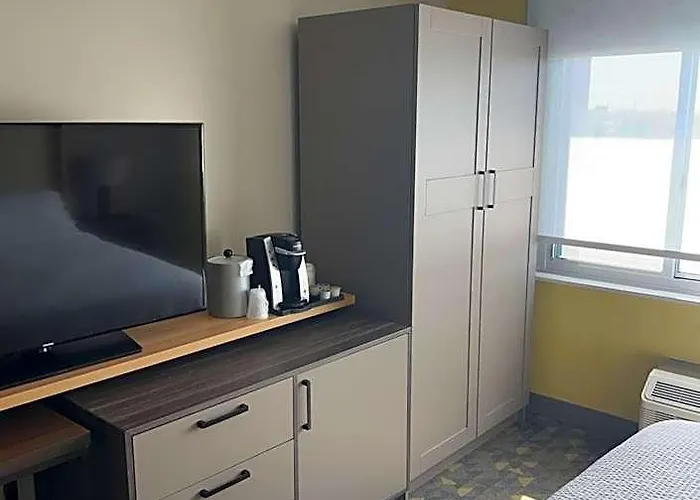 Midway Airport S By Ihg Hotel 3*